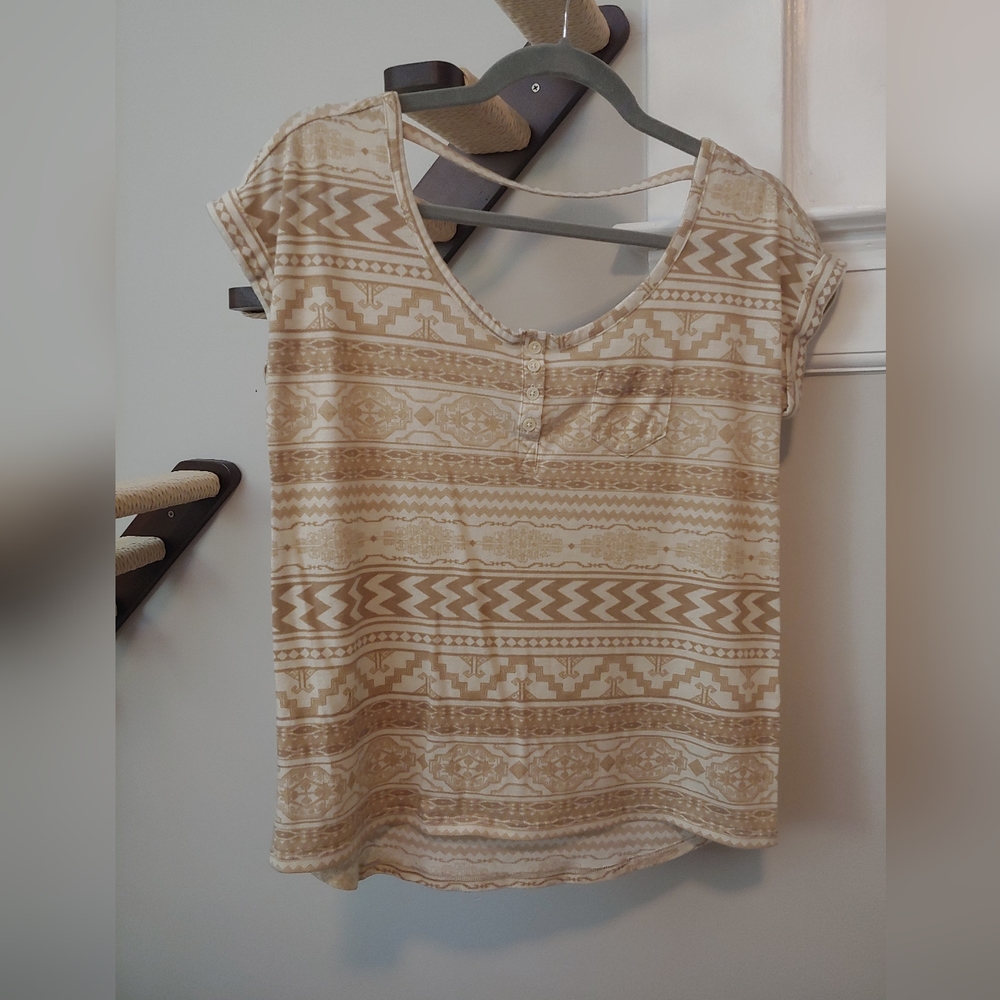 Beige patterned shirt with back cutout